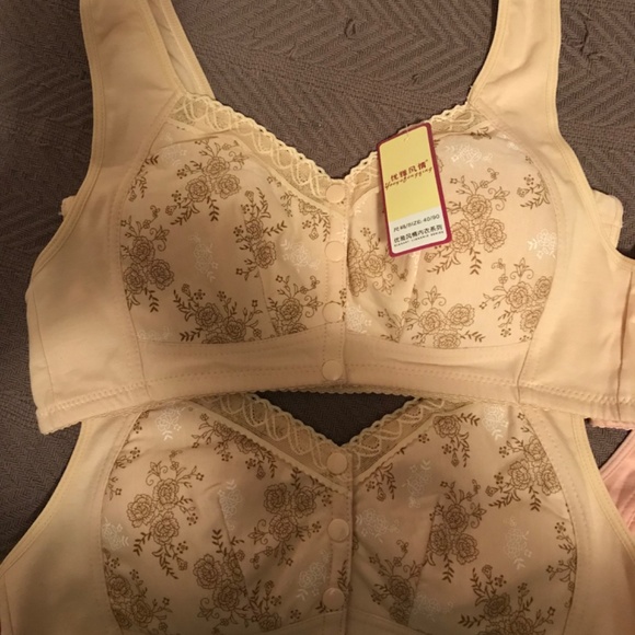 4 Bras - Picture 2 of 4